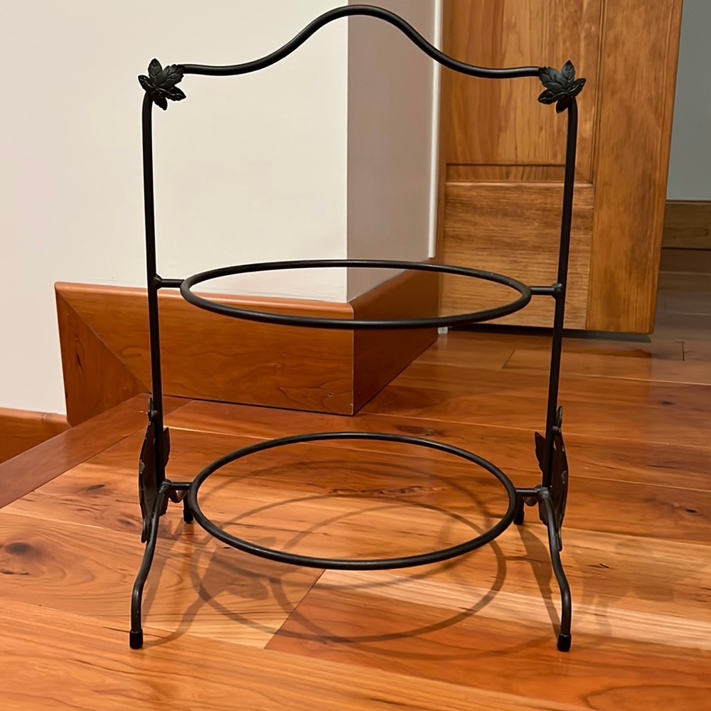 Longaberger two tier pie stand